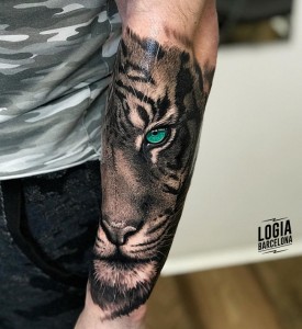 tatuaje_realismo_brazo_tigre_Logia_Barcelona_Eduar_Cardona 